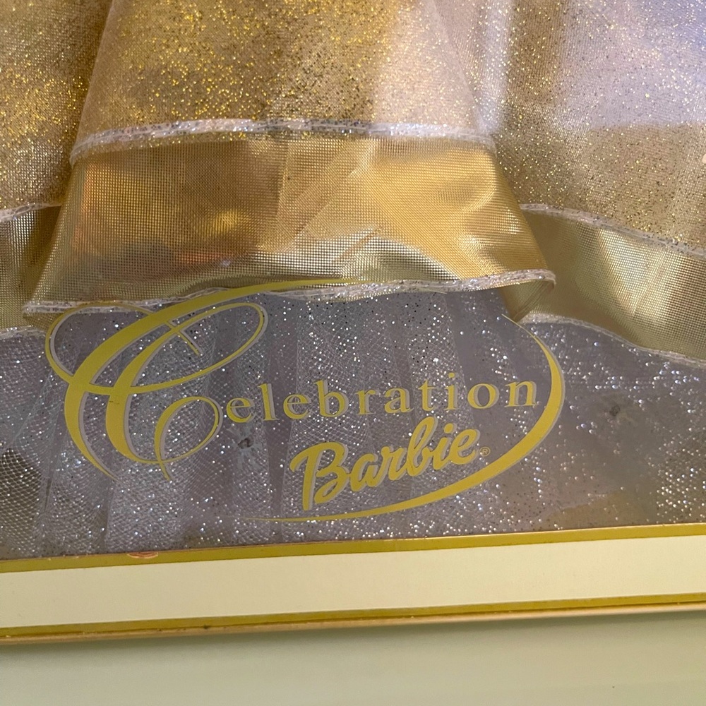 Special 2000 Edition Celebration Barbie - Picture 6 of 8